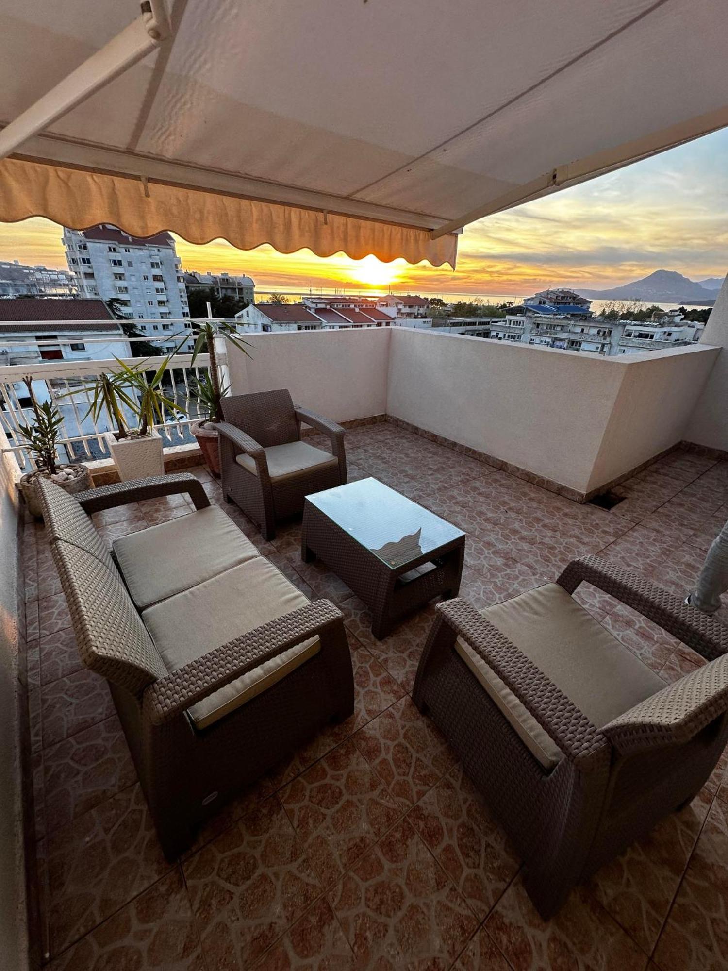 With The Sea View Apartment